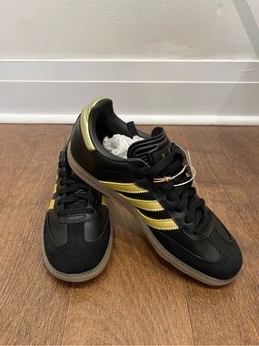 adidas Samba Messi - Boys' Grade School (JH5641, Core Black/Gold Metallic/Gum)